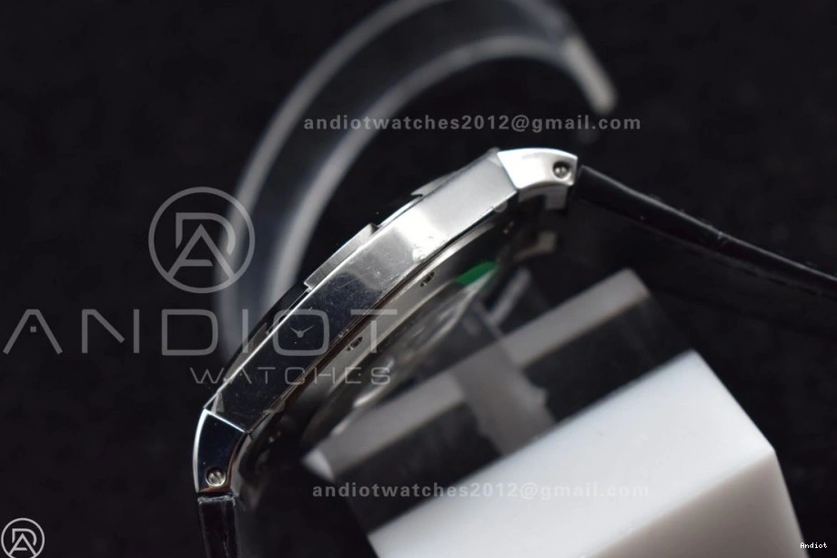 Black Dial on Black Maker Strap Rubber 8F SS Overseas 0501
